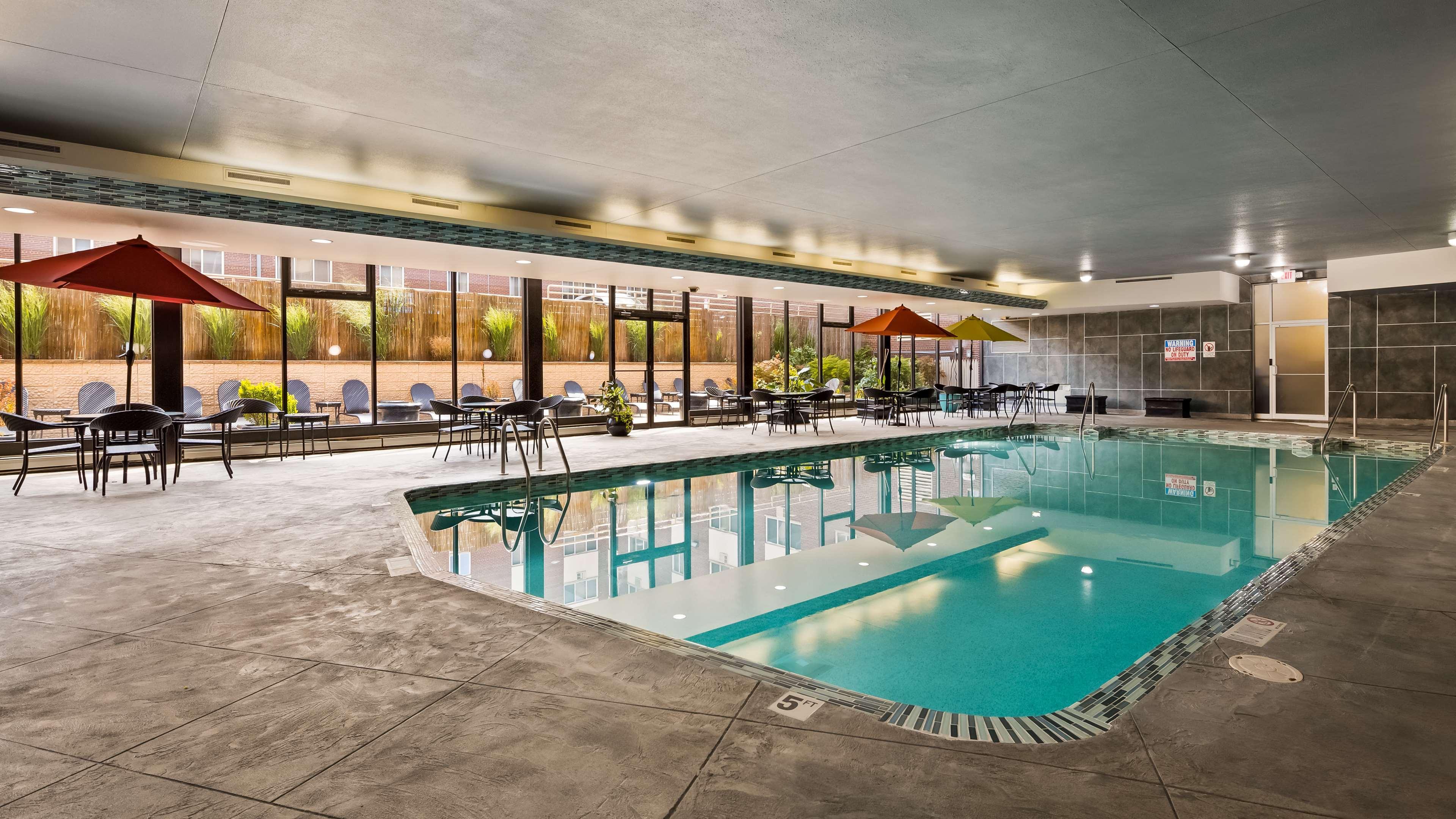 Best Western Plus Milwaukee West Exterior photo