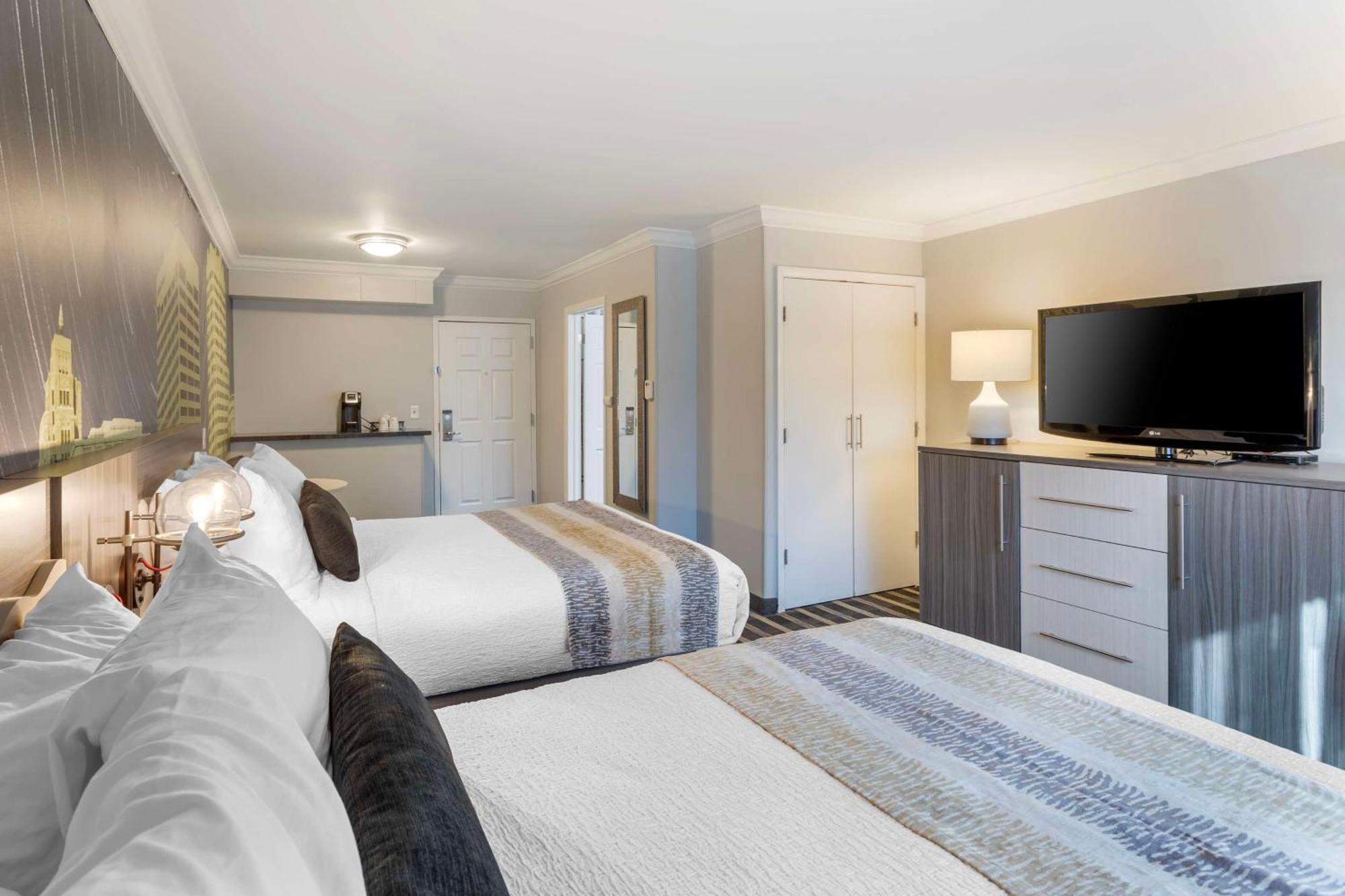 Best Western Plus Milwaukee West Exterior photo