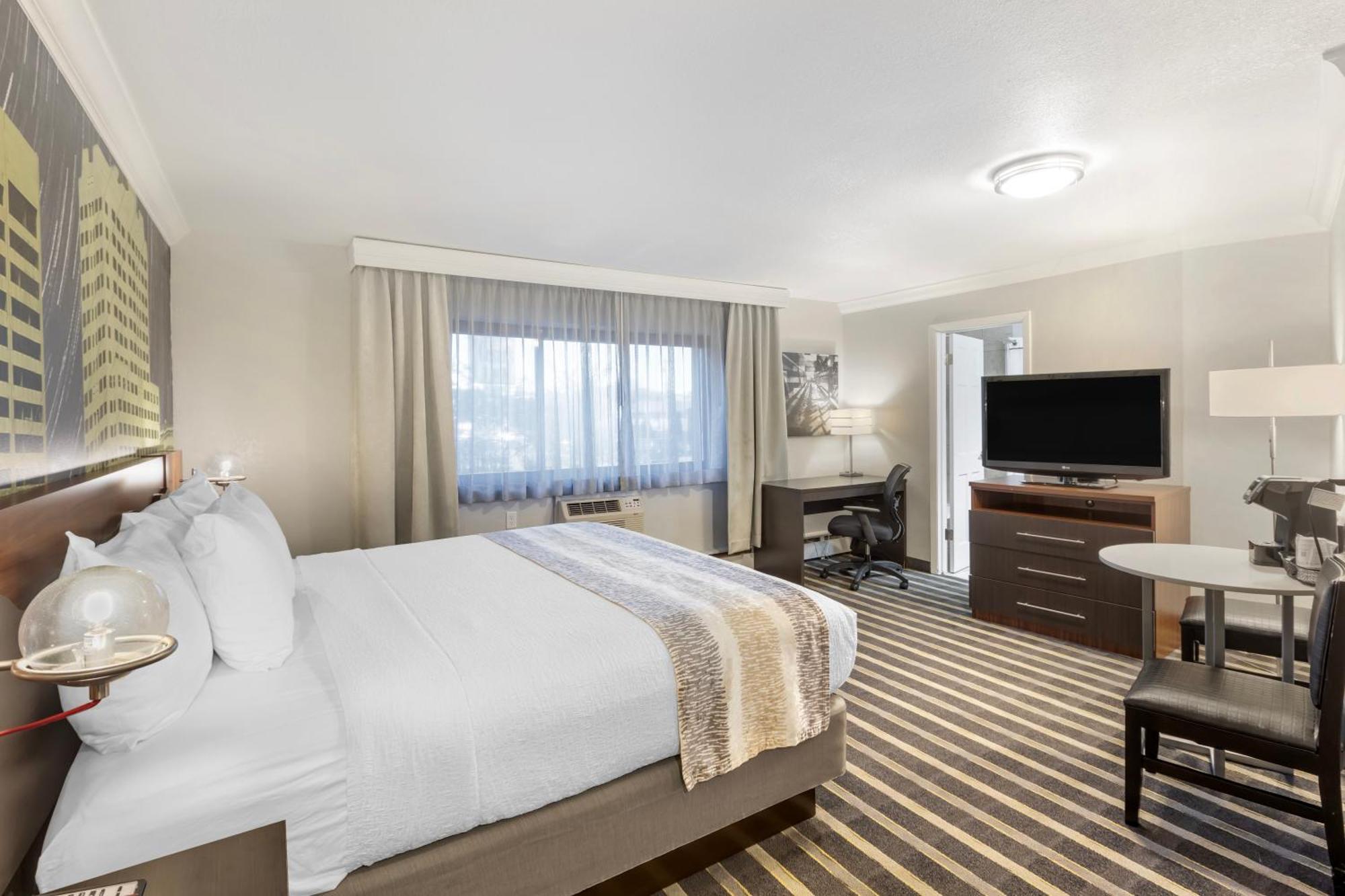 Best Western Plus Milwaukee West Exterior photo